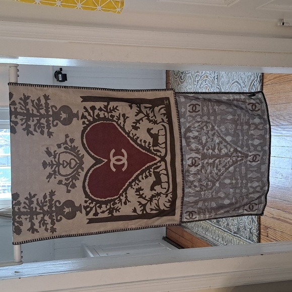 Chanel cashmere scarf - Picture 10 of 13